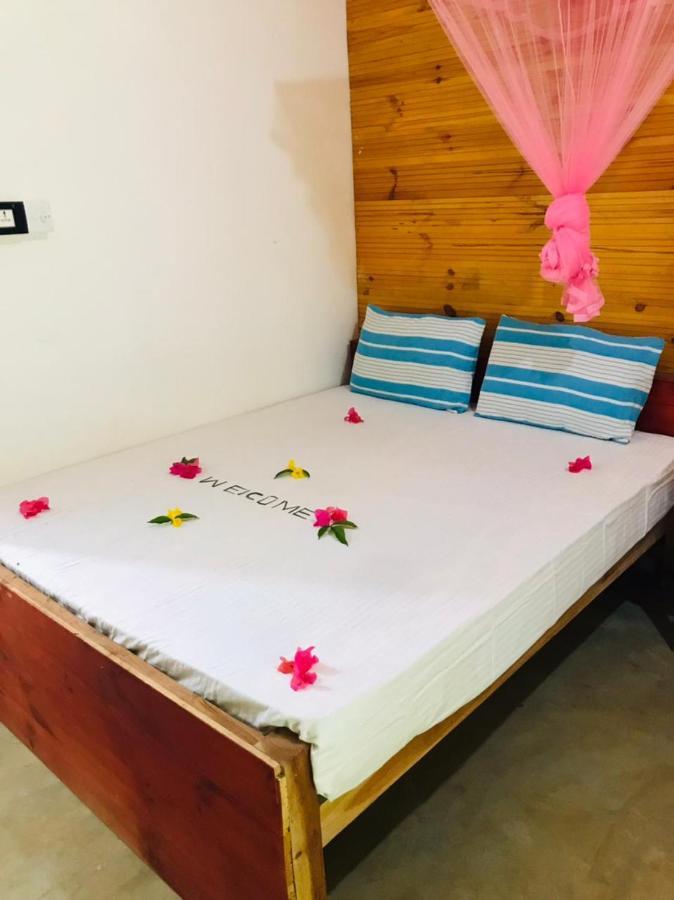 Walkers Hostel Trincomalee Bagian luar foto