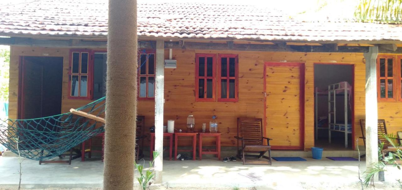 Walkers Hostel Trincomalee Bagian luar foto