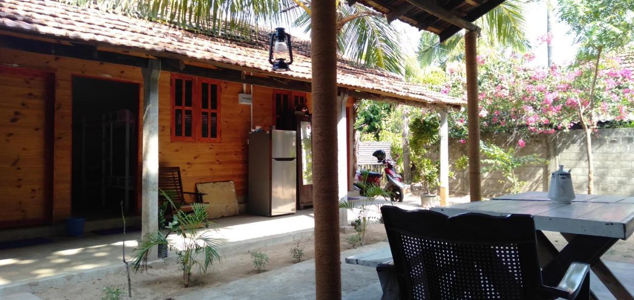 Walkers Hostel Trincomalee Bagian luar foto